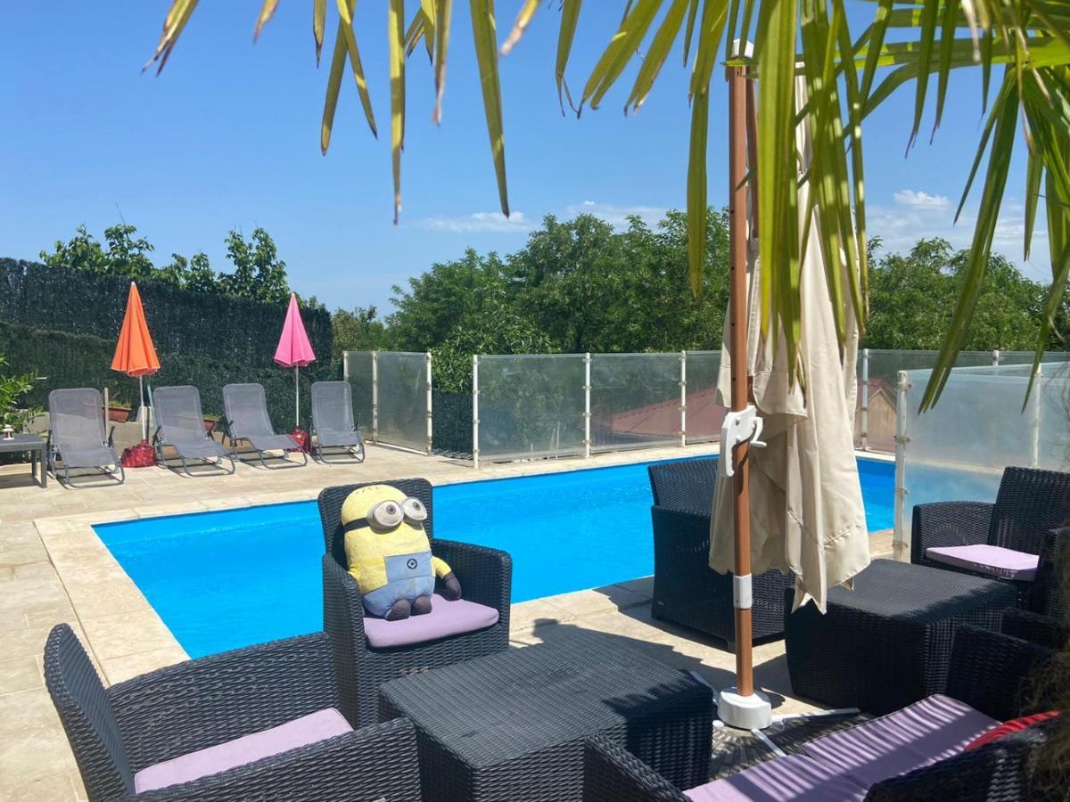 Magnifique Villa Avec Piscine Beaujolais Gleize Exterior photo
