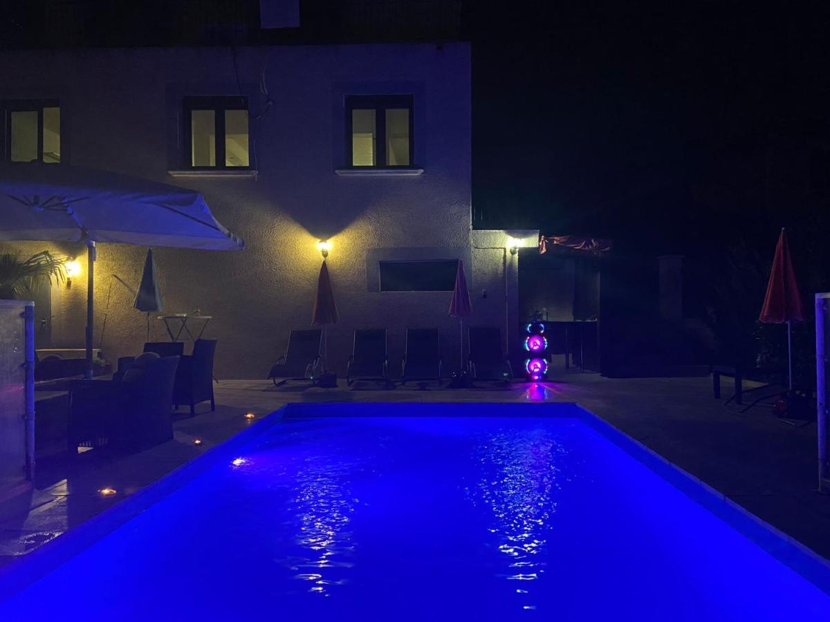 Magnifique Villa Avec Piscine Beaujolais Gleize Exterior photo